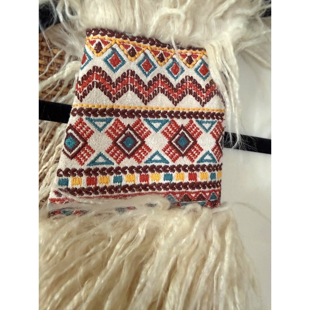 Flying Tomato Womens Faux Fur Vest With‎ Embroidered Tribal Accents Size S - Picture 4 of 5